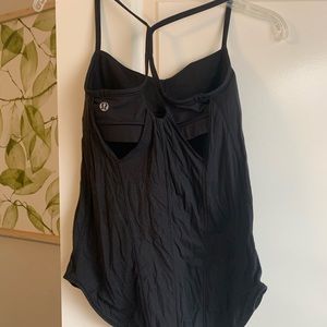 Lululemon size 2 tank top w/ built in bra